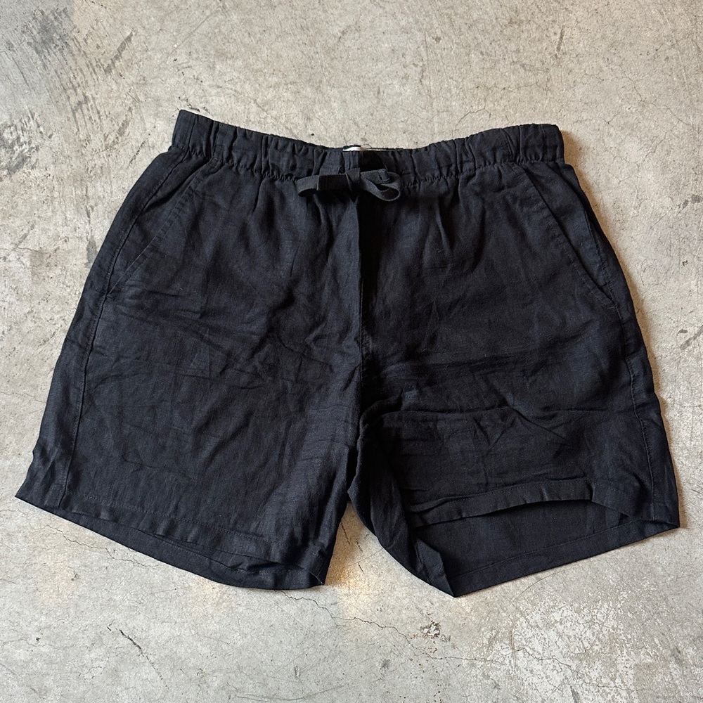 Everlane Men's Charcoal Flat Front Shorts